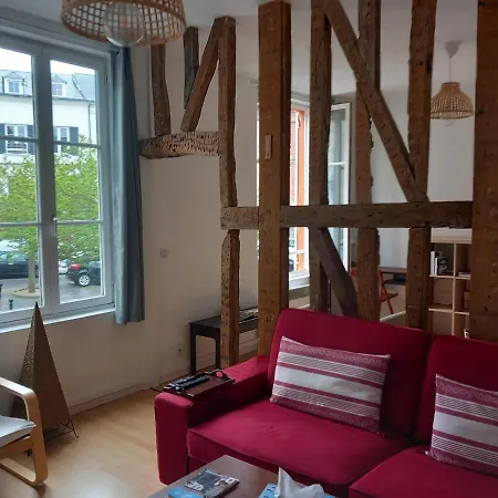 Le Leon Apartment